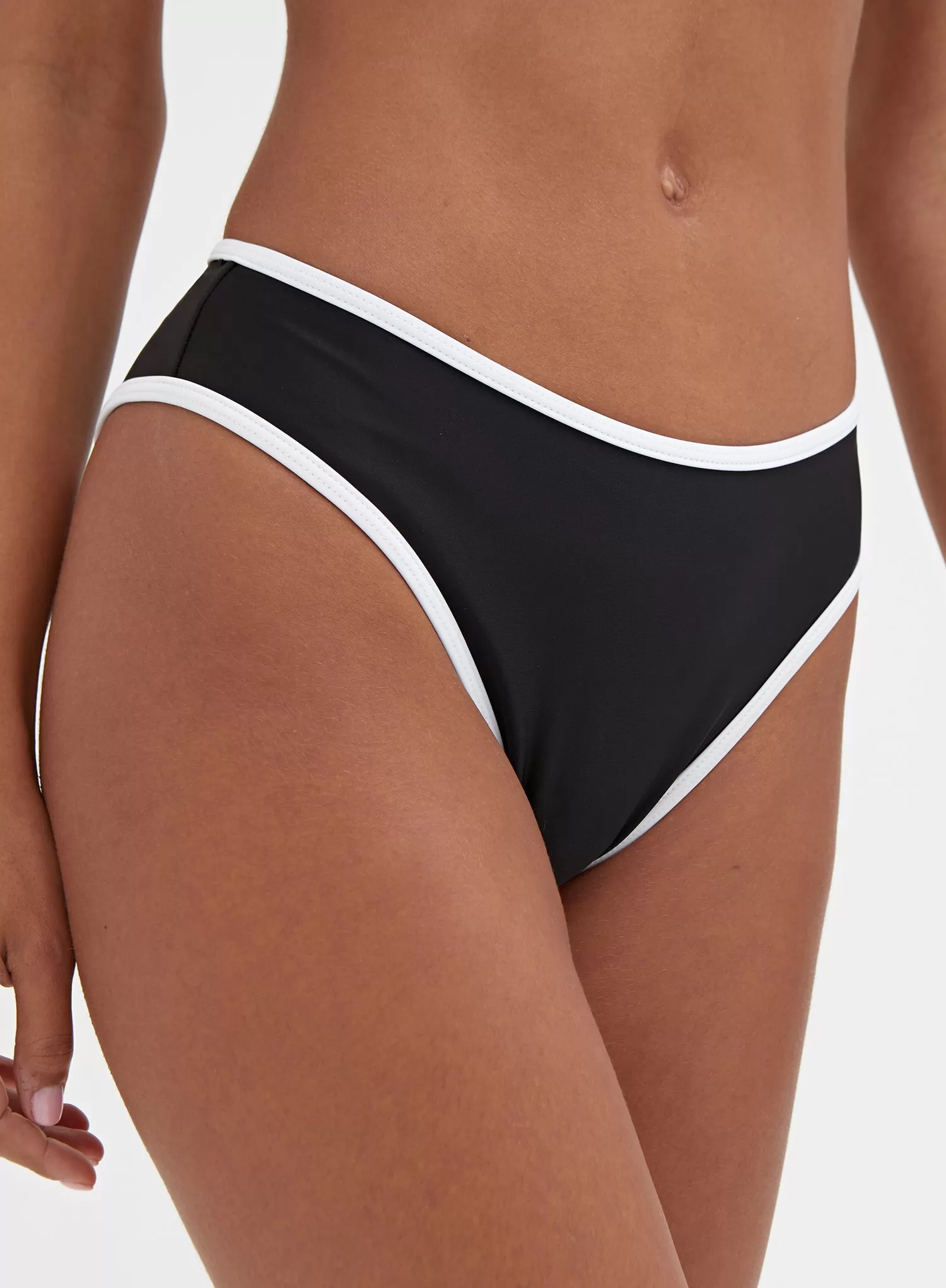 Black Contrast Trim Bikini Bottom – Calli