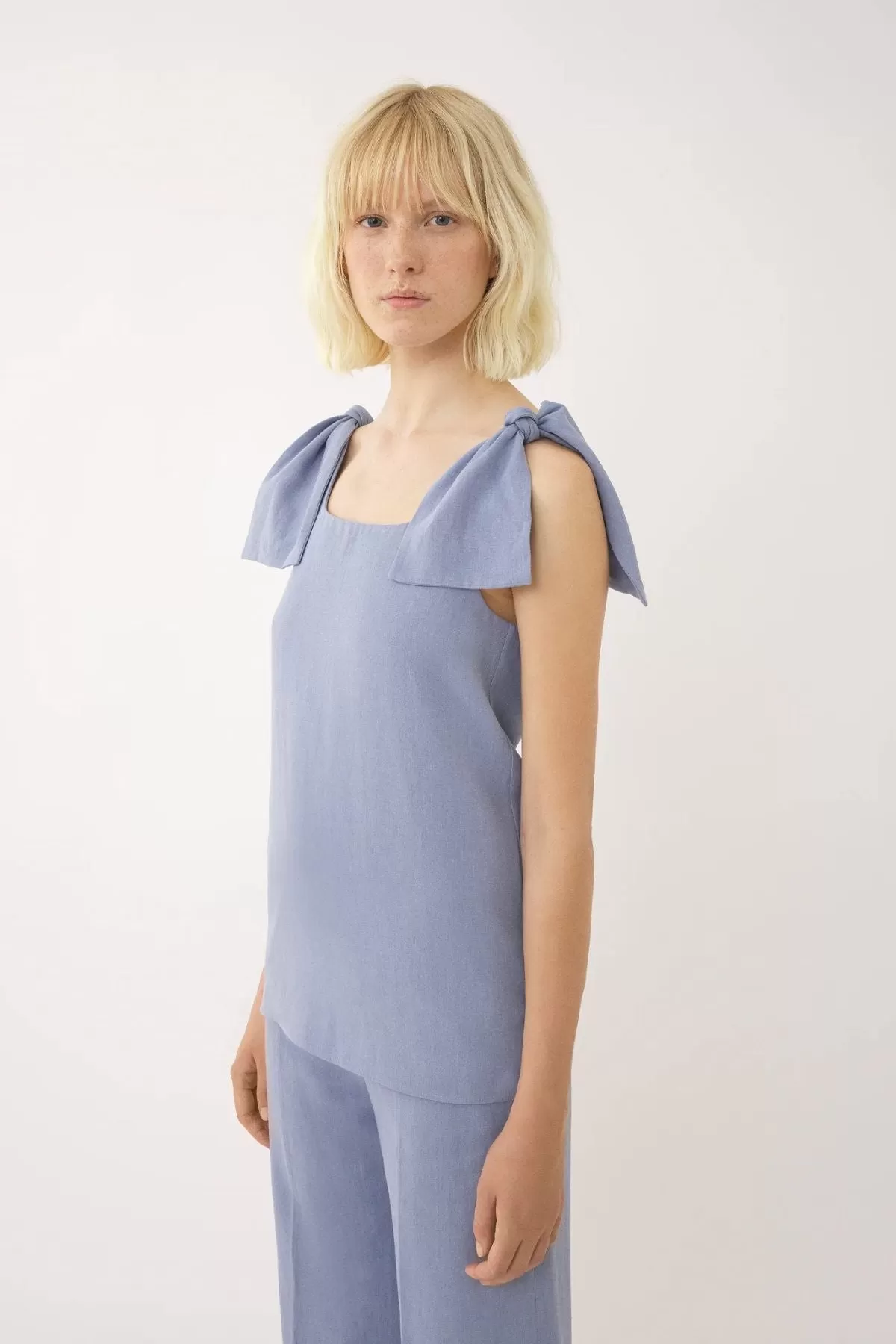 Chloé Linen Canvas Bow Shoulder Top - Pebble Blue