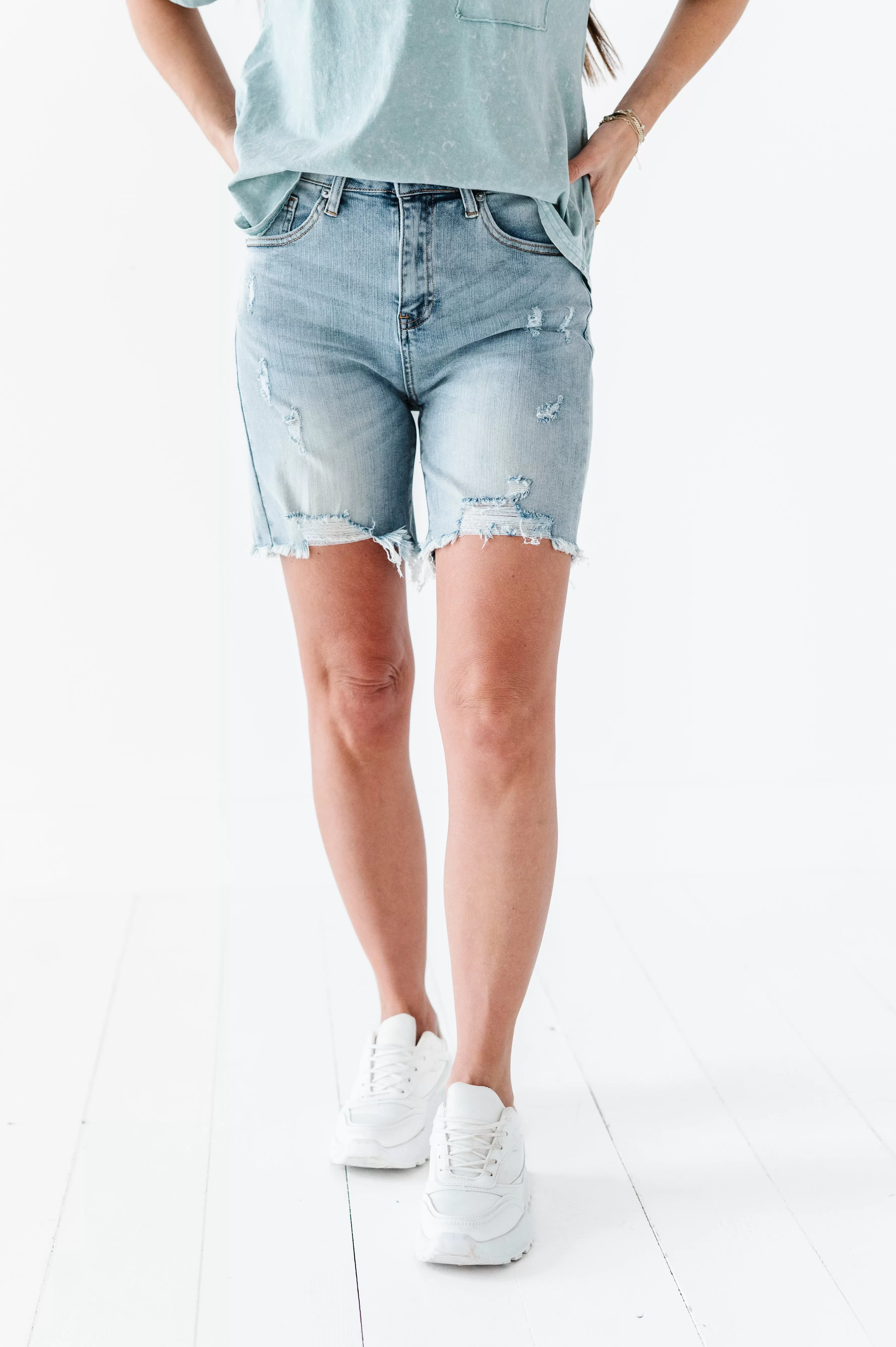 Crew Shorts in Light Wash