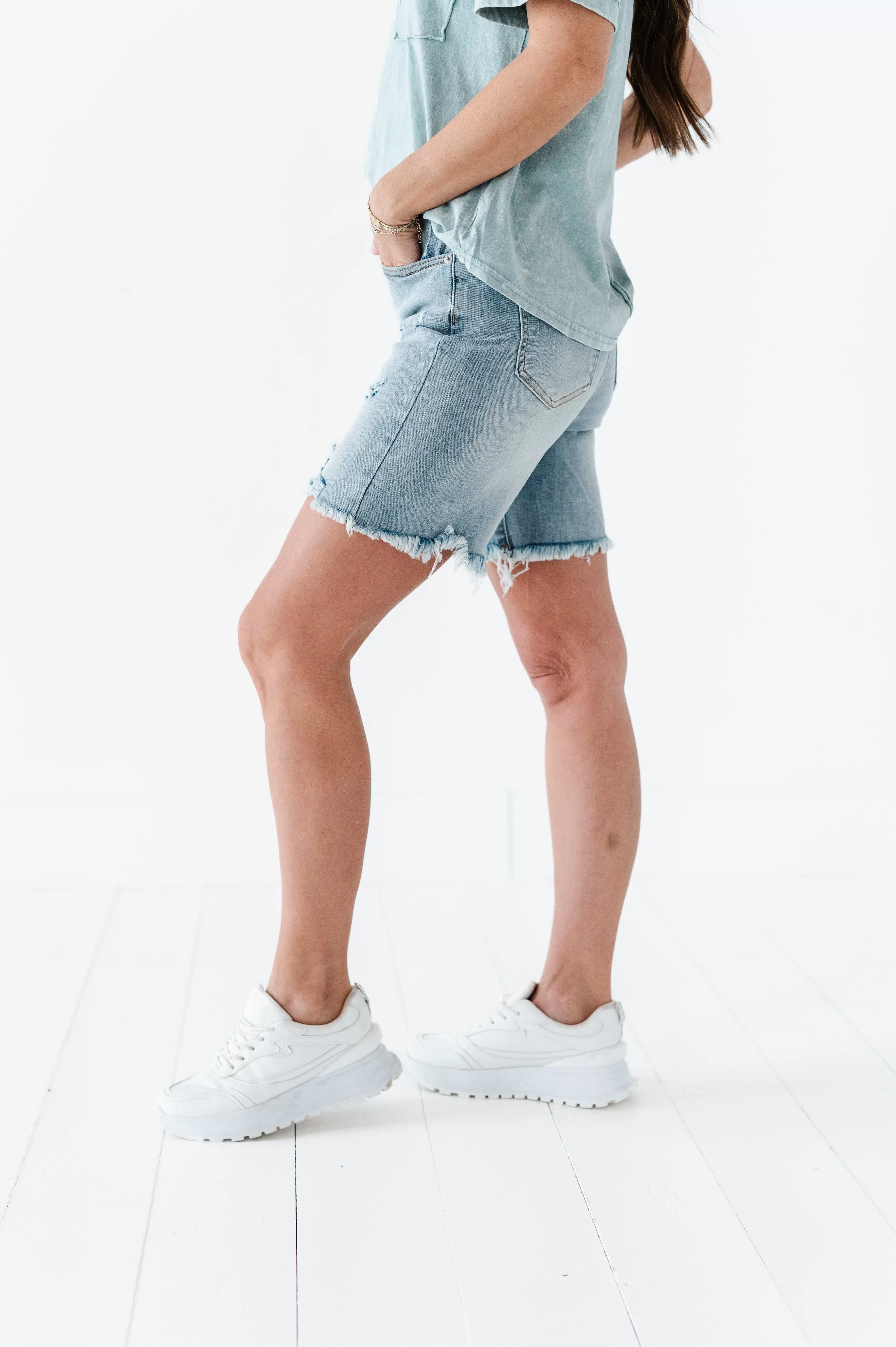 Crew Shorts in Light Wash