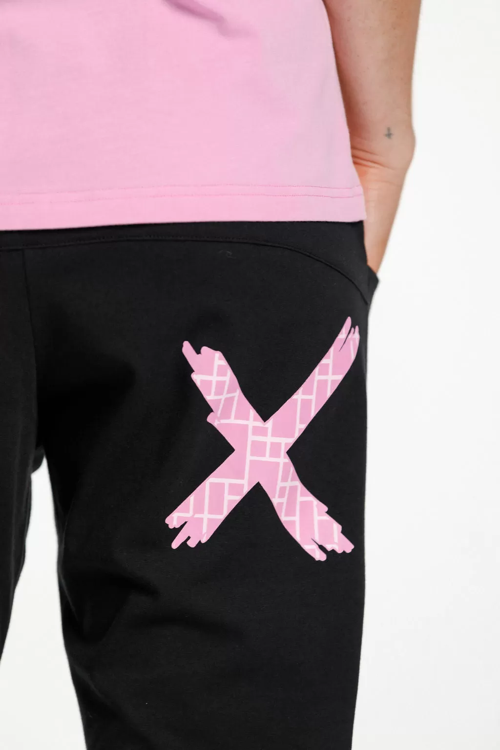 Homelee 3/4 Apartment Pants - Black with Pink Bloom X