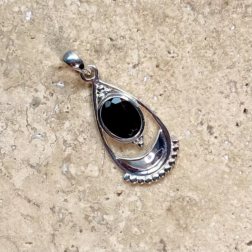 Onyx Pendant - Niki